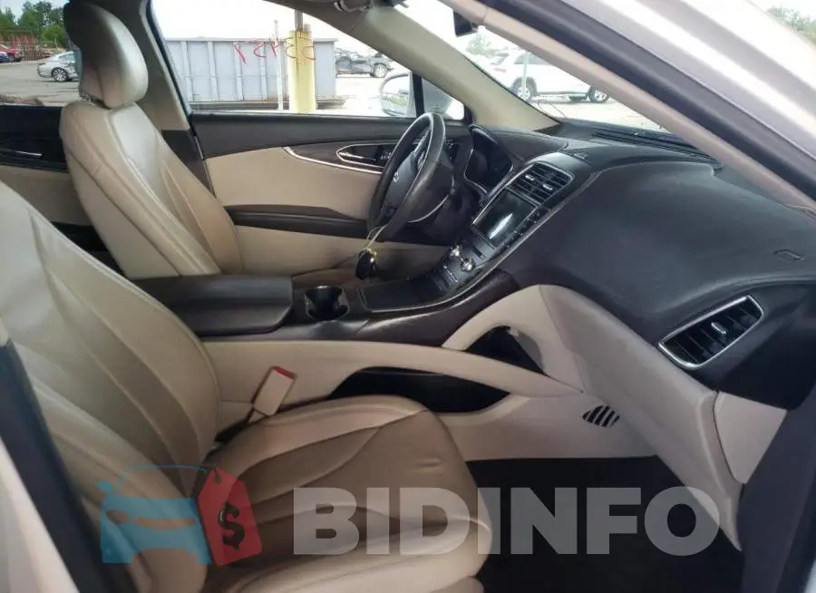 2LMPJ6LR5JBL44528 Photo# 5