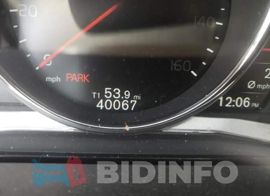 LYV402TK8HB149426 Photo# 8