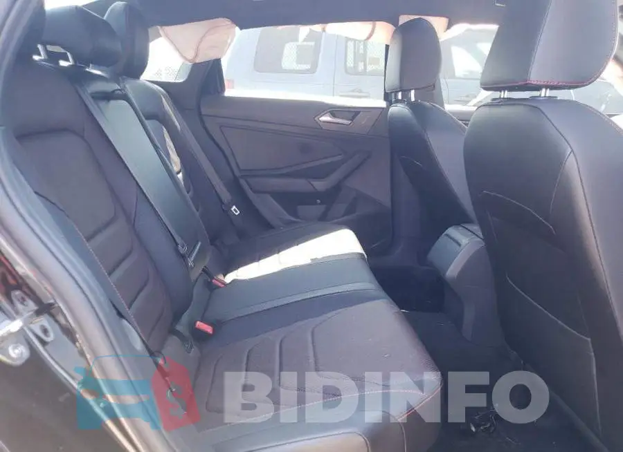 3VW2T7BU8NM008213 Photo# 6
