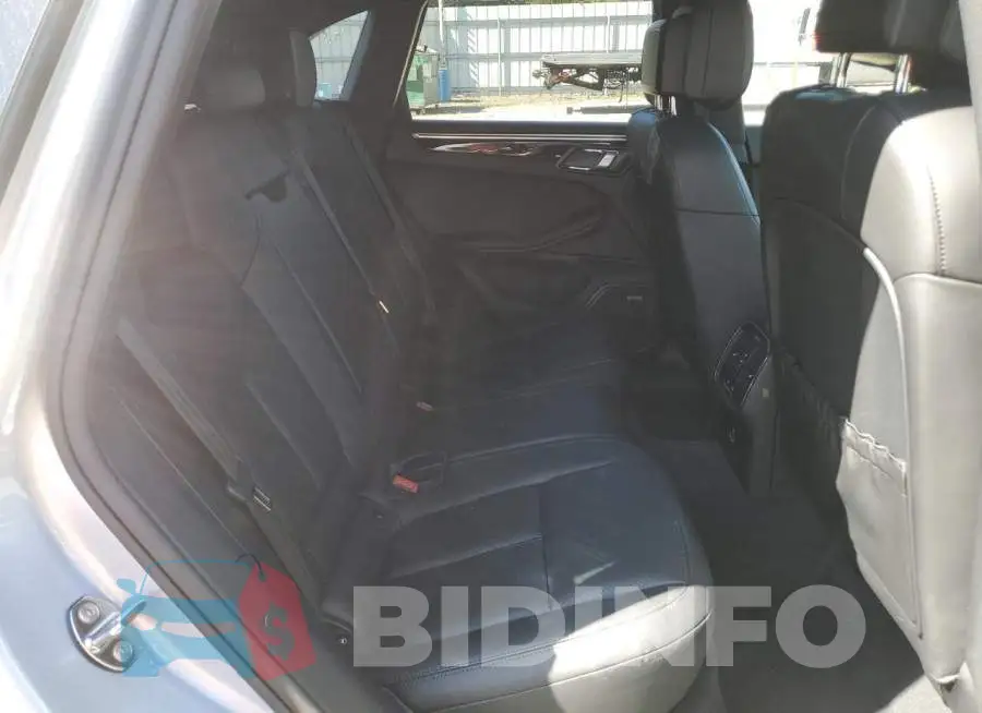 WP1AB2A50JLB32792 Photo# 6