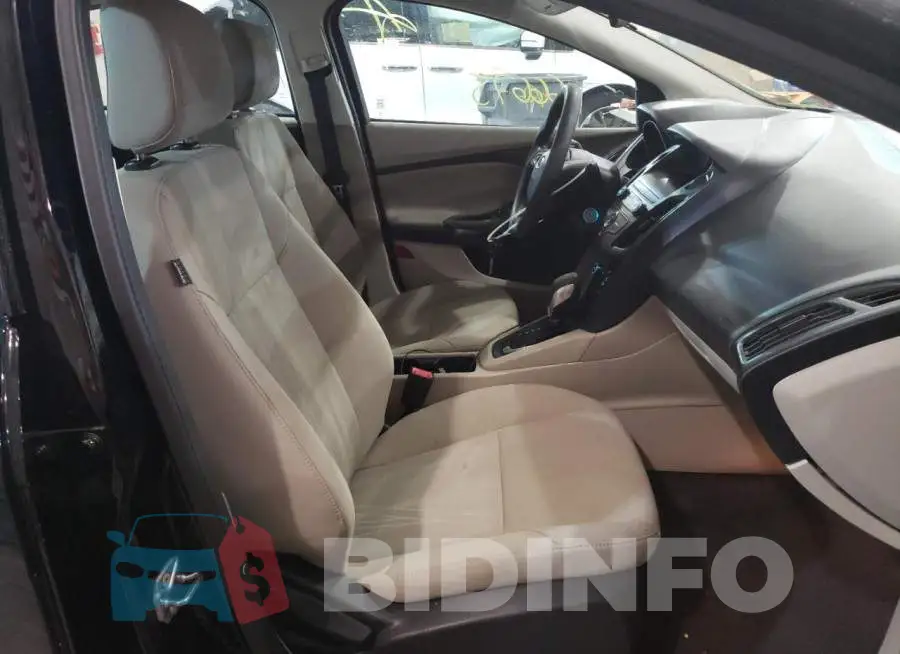 1FADP3F26JL273473 Photo# 5
