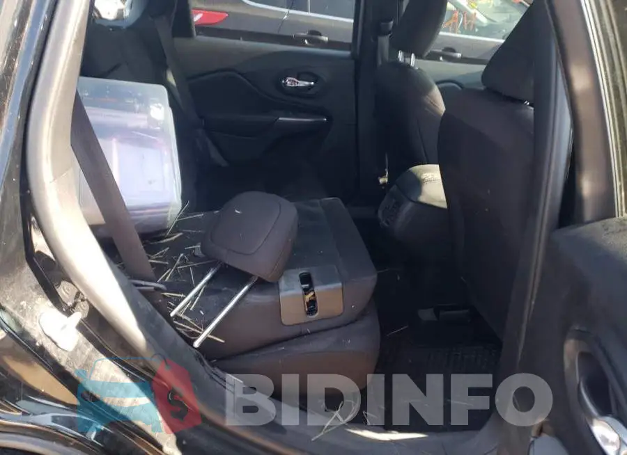 1C4PJLCBXKD381734 Photo# 6