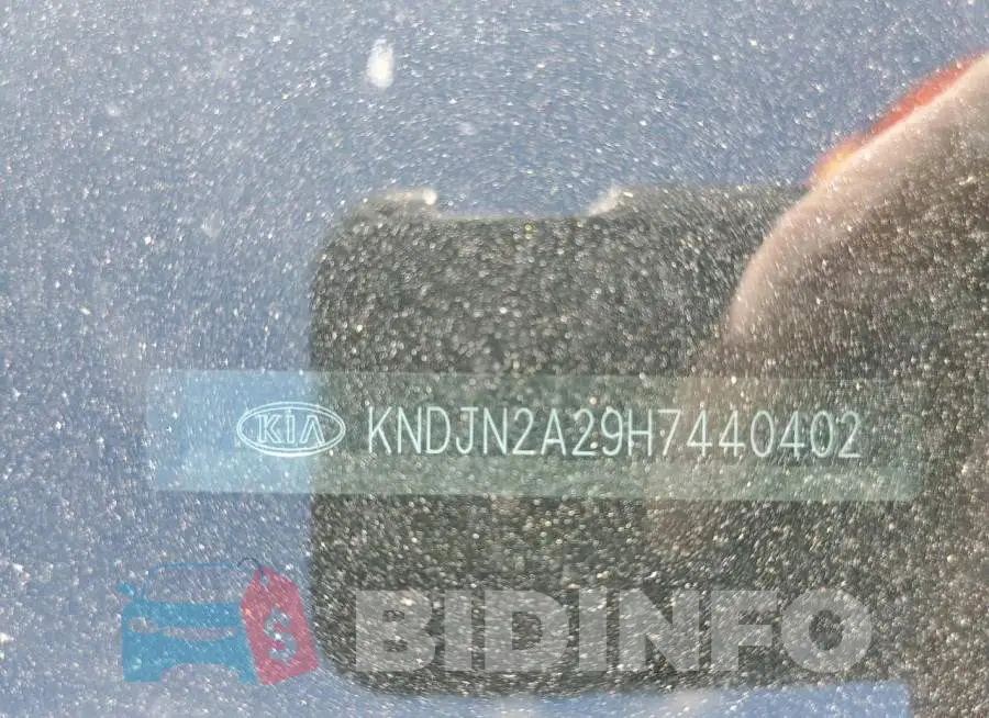 KNDJN2A29H7440402 Photo# 10