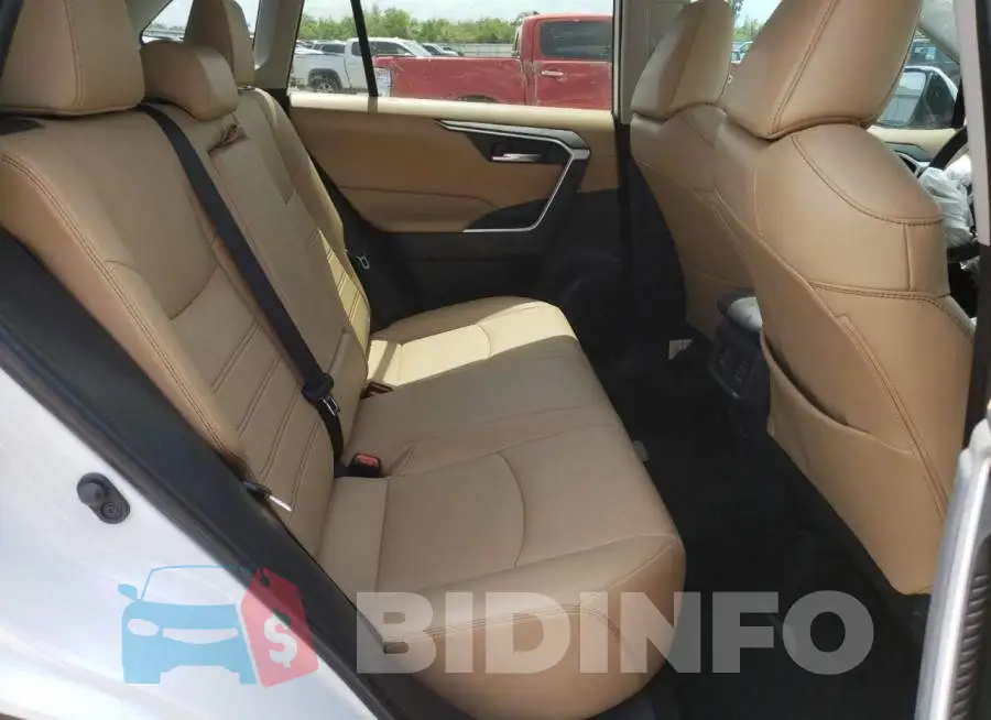 2T3C1RFV8KW027284 Photo# 6