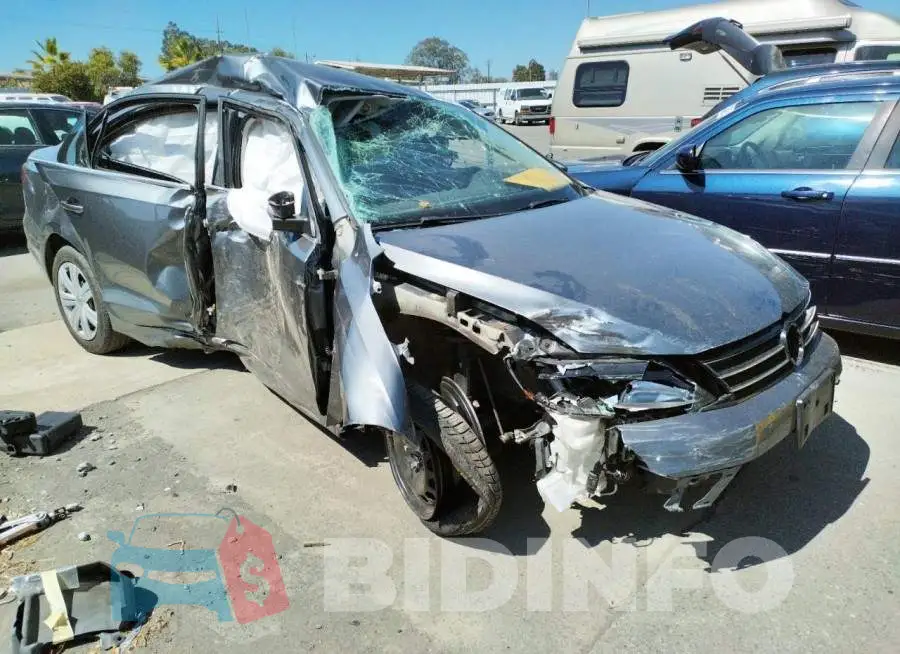 3VW2B7AJ4HM412513 Photo# 1