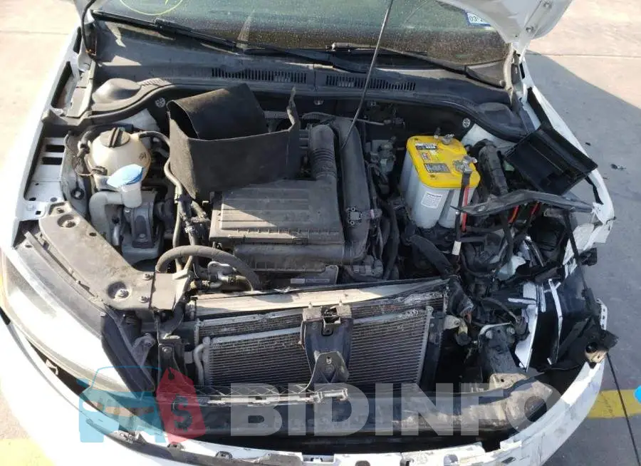 3VW2B7AJXHM210887 Photo# 7