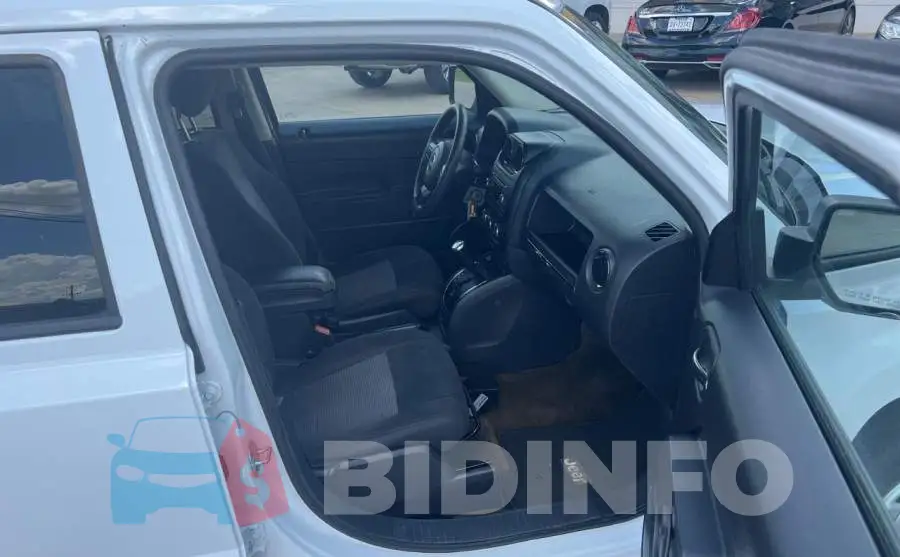 1C4NJPBB8HD167348 Photo# 5