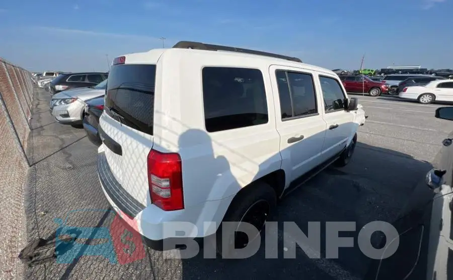 1C4NJPBBXGD659779 Photo# 4