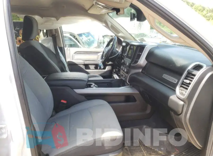 3C63RRLL2KG625440 Photo# 5