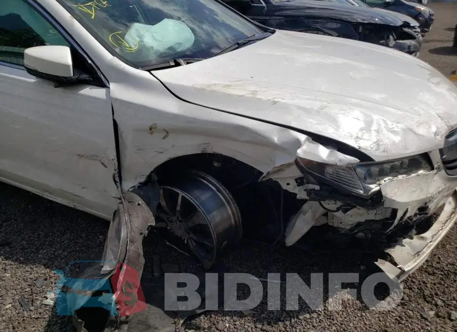19UUB1F33GA004052 Photo# 9