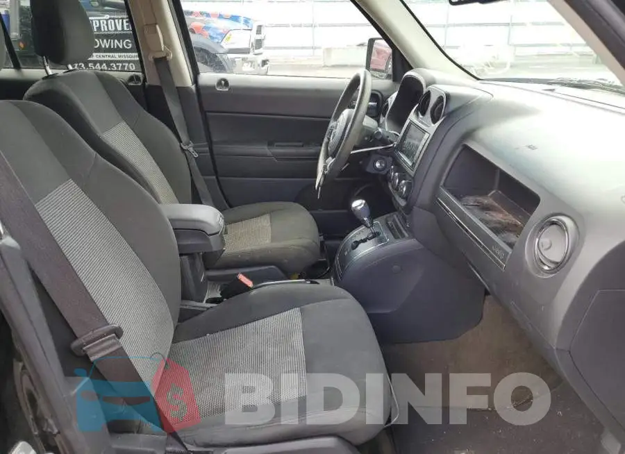 1C4NJPBBXGD801628 Photo# 5