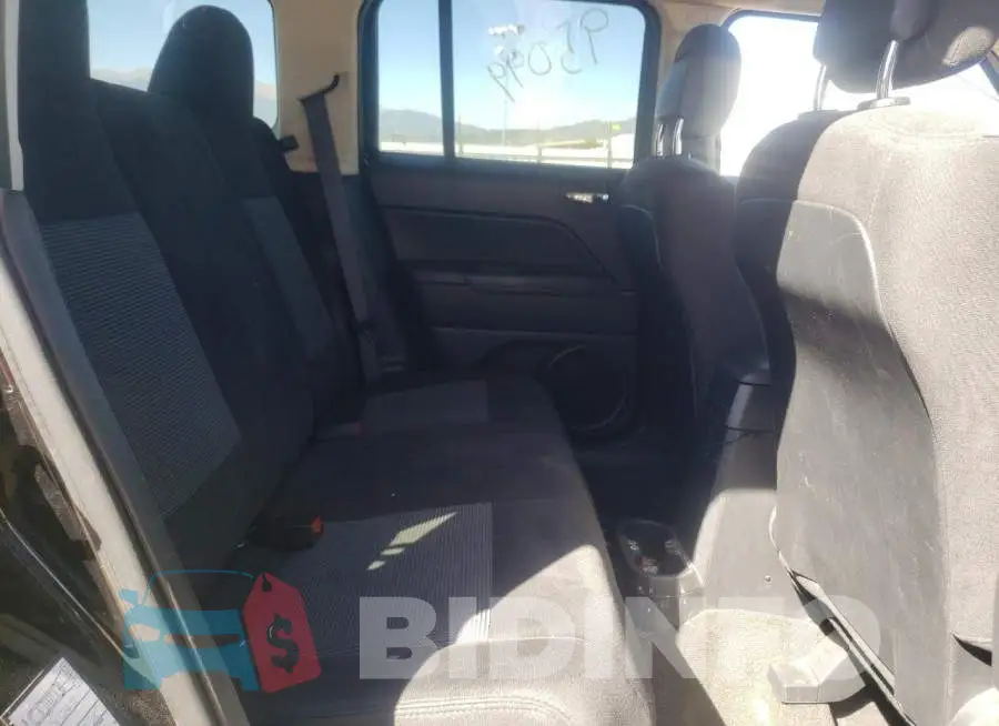 1C4NJRFB3GD712702 Photo# 6