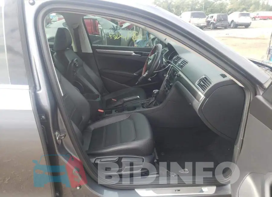 1VWDT7A34HC063992 Photo# 5