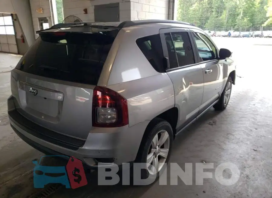 1C4NJCBA1GD513352 Photo# 4