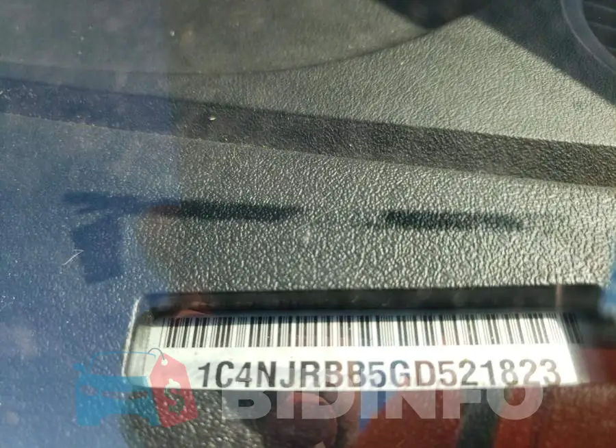 1C4NJRBB5GD521823 Photo# 10