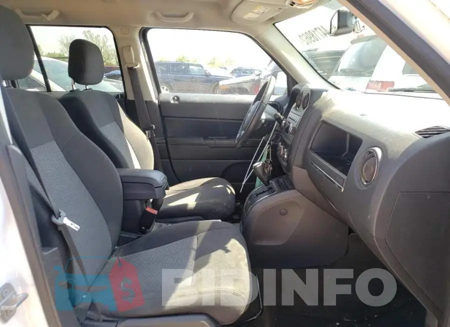 1C4NJRFB9HD174928 Photo# 5