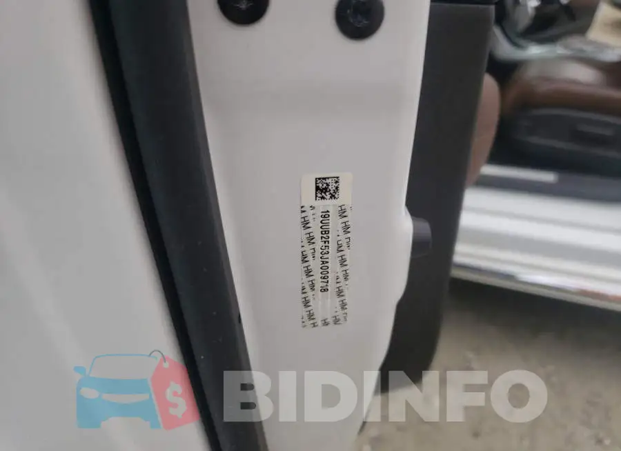 19UUB2F53JA009718 Photo# 10