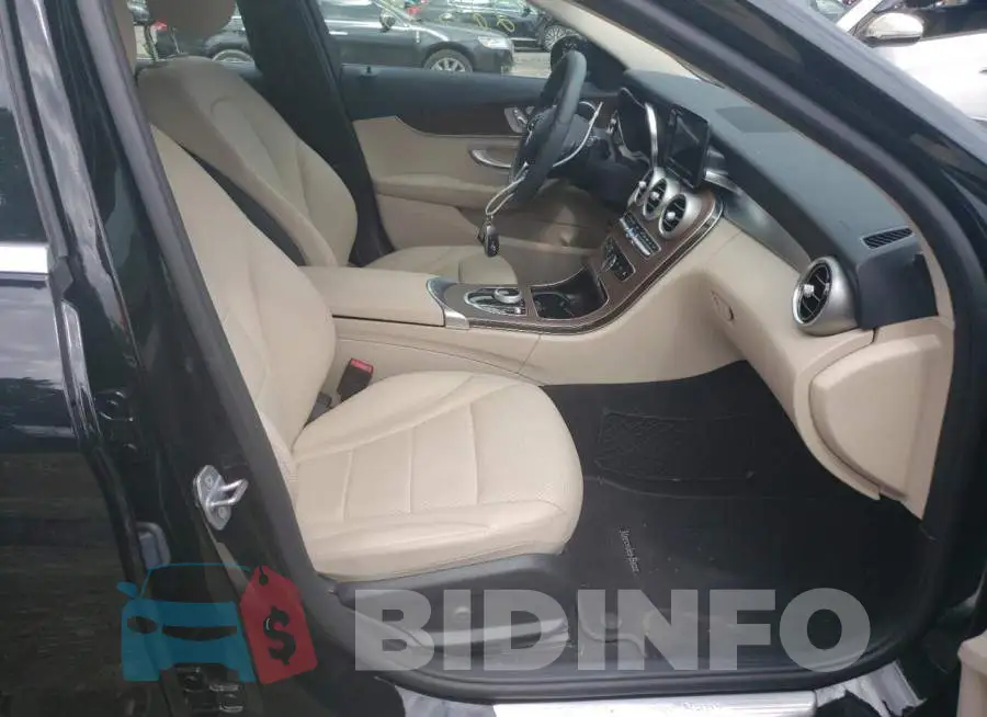 55SWF8EB5KU288957 Photo# 5