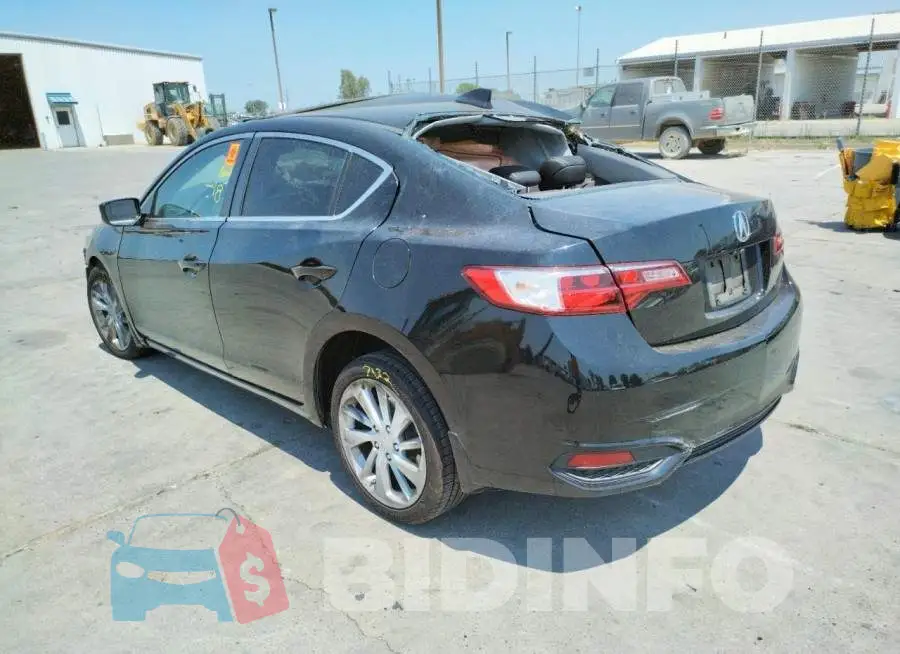 19UDE2F35JA002498 Photo# 3