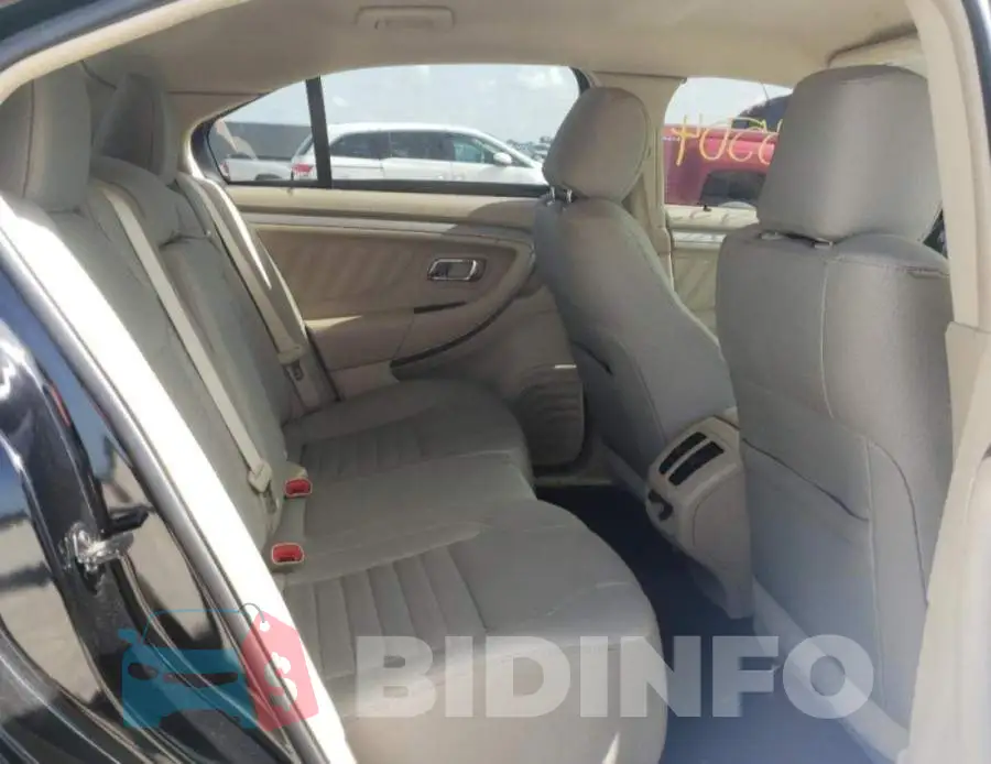 1FAHP2D88JG123182 Photo# 6