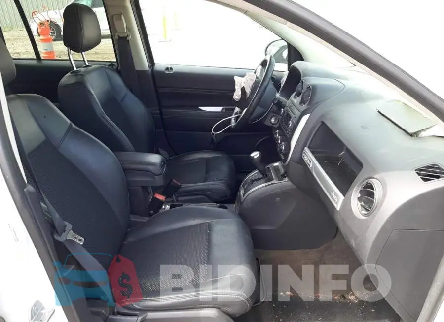 1C4NJDEB9HD170205 Photo# 5