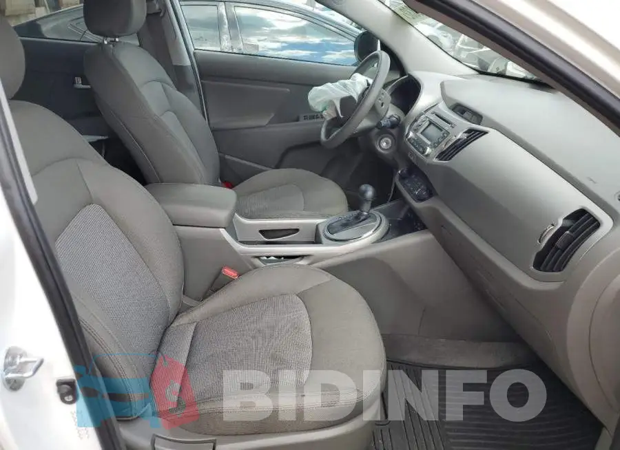 KNDPB3AC8G7817933 Photo# 5