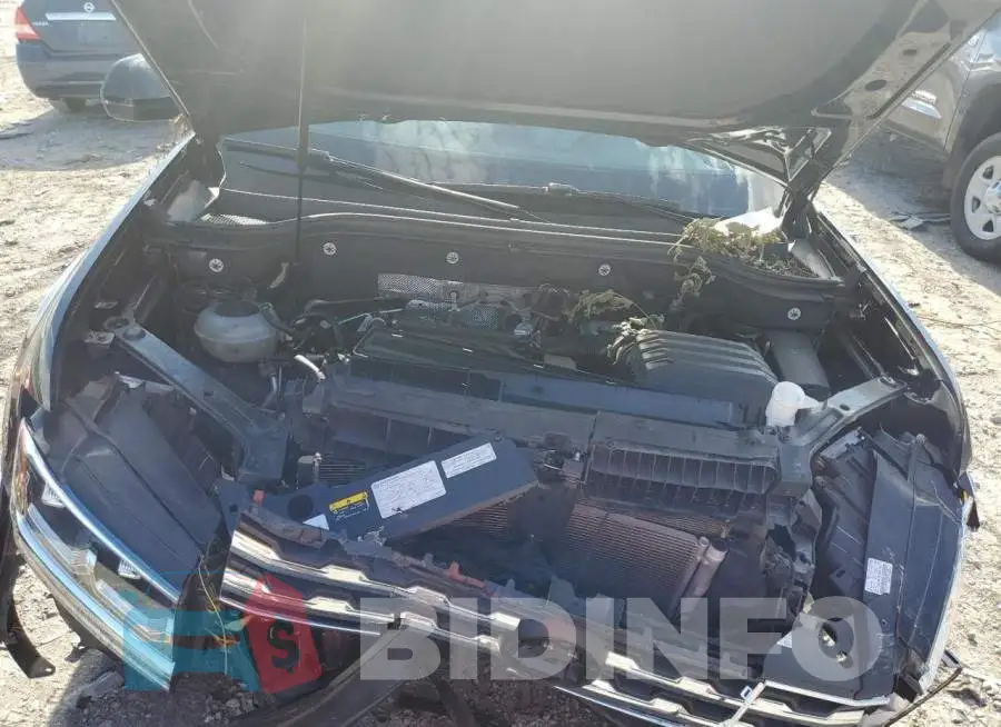 1V2MR2CA5JC566094 Photo# 7