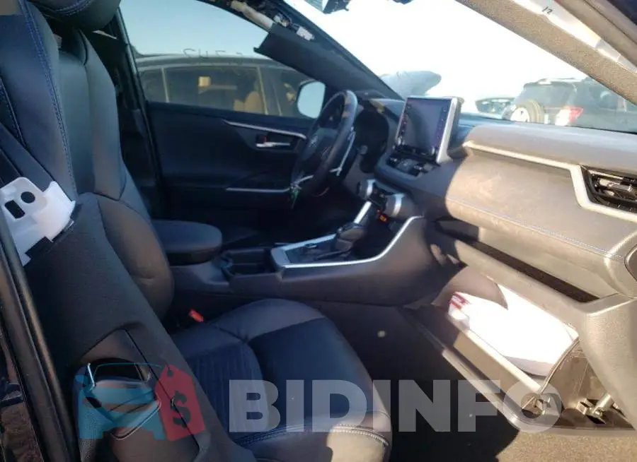 JTMEWRFV6KD511445 Photo# 5