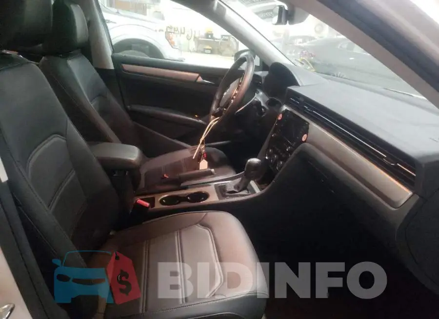 1VWSA7A32MC010652 Photo# 5