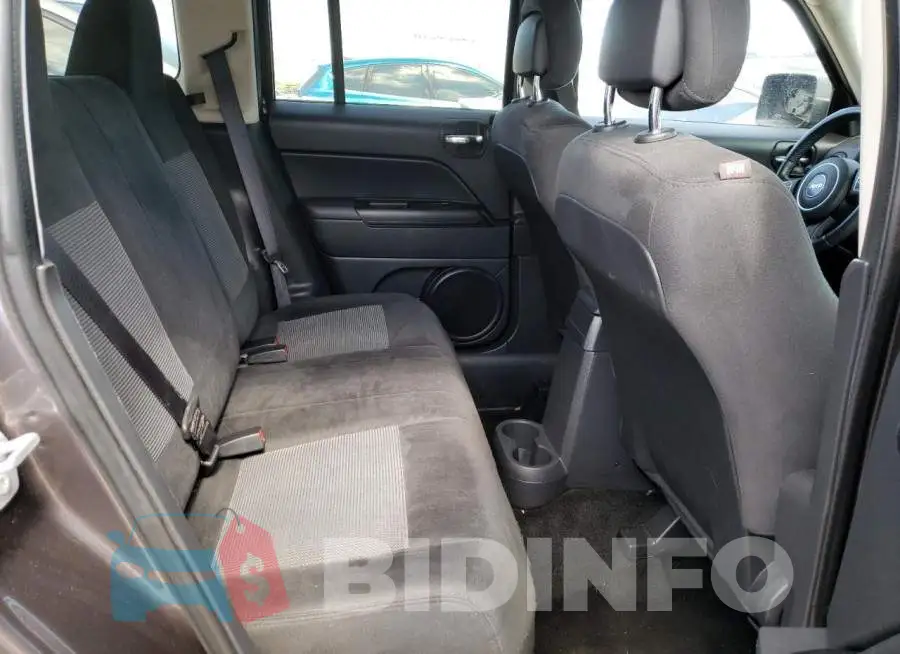 1C4NJRFB9GD616623 Photo# 6