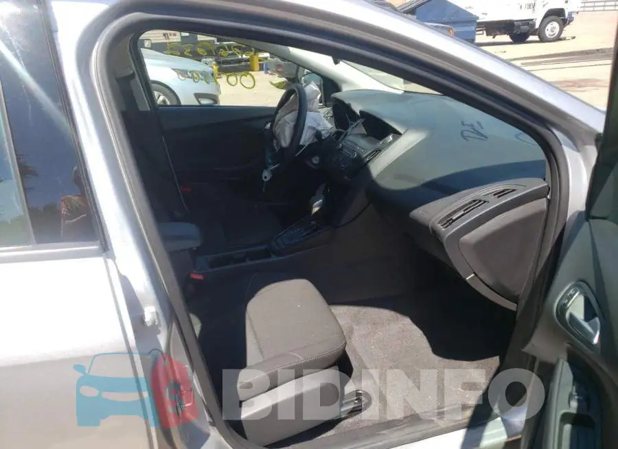 1FADP3F23JL320247 Photo# 5