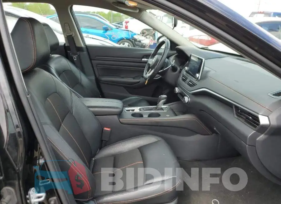 1N4BL4CV3KC158953 Photo# 5