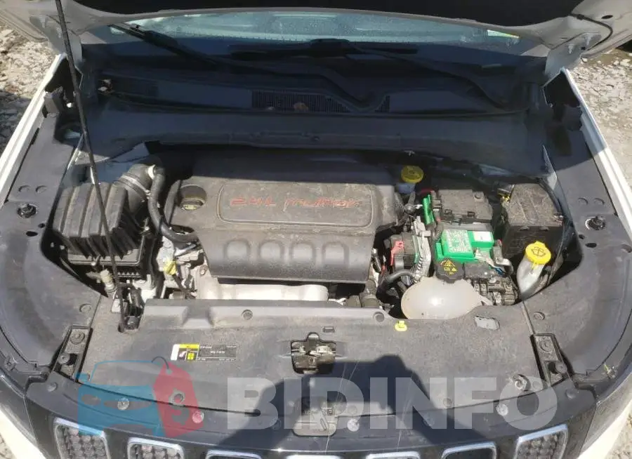 3C4NJDCB3HT628530 Photo# 7