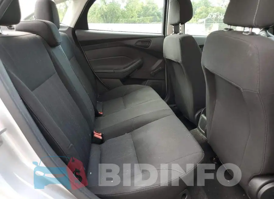 1FADP3E27JL215552 Photo# 6