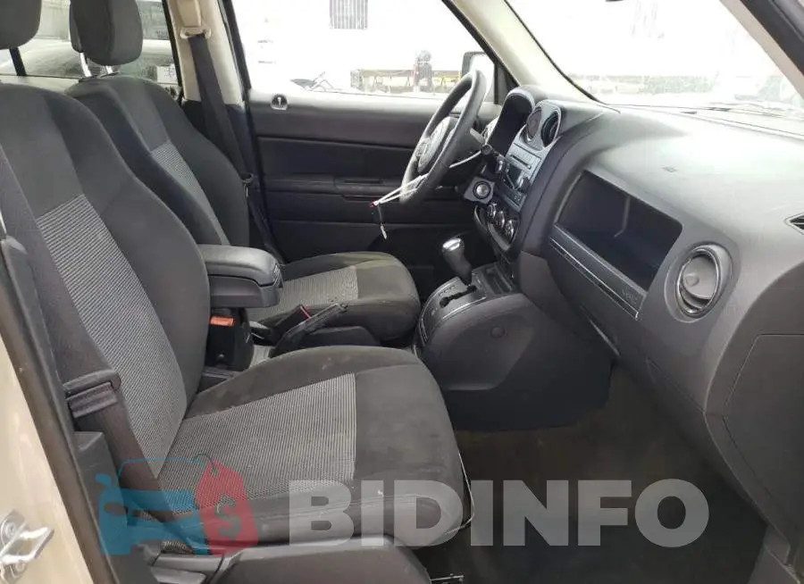 1C4NJPBAXHD158061 Photo# 5