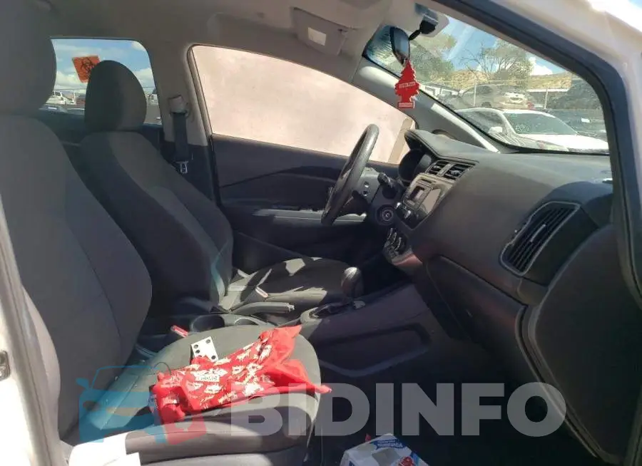 KNADM4A33H6040441 Photo# 5