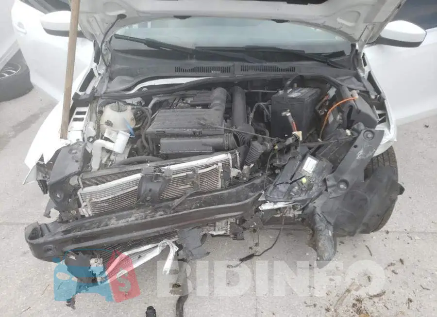 3VW2B7AJ2HM208566 Photo# 7
