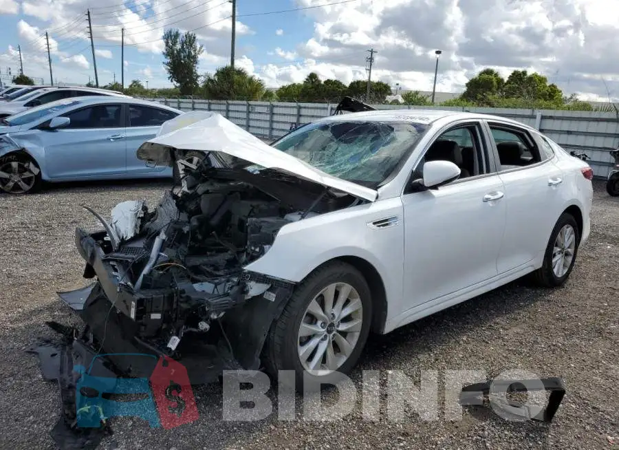 5XXGT4L33JG240064 Photo# 2