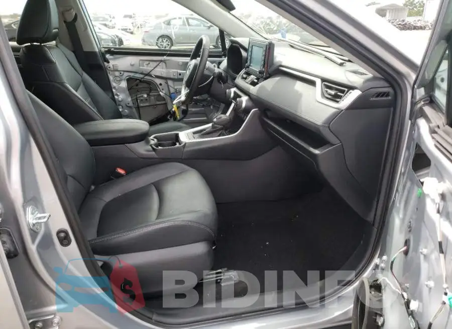 2T3C1RFV7MC135786 Photo# 5