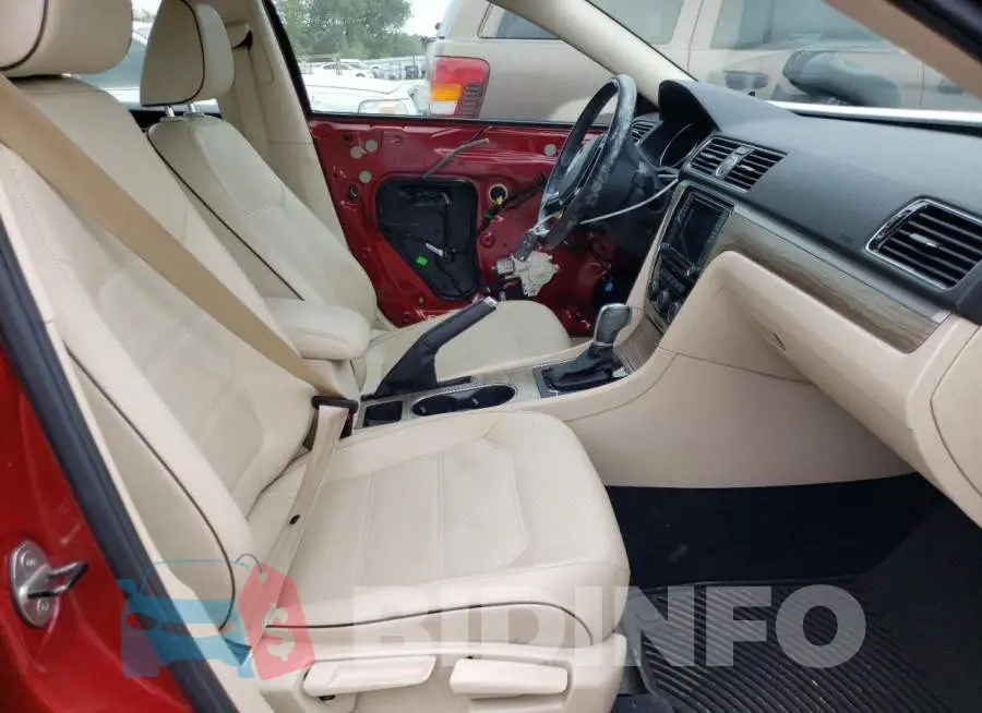 1VWGT7A30HC006721 Photo# 5