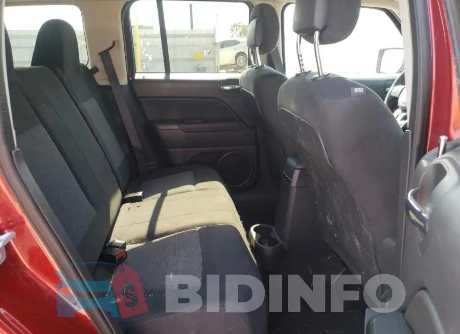 1C4NJPBBXGD602286 Photo# 6