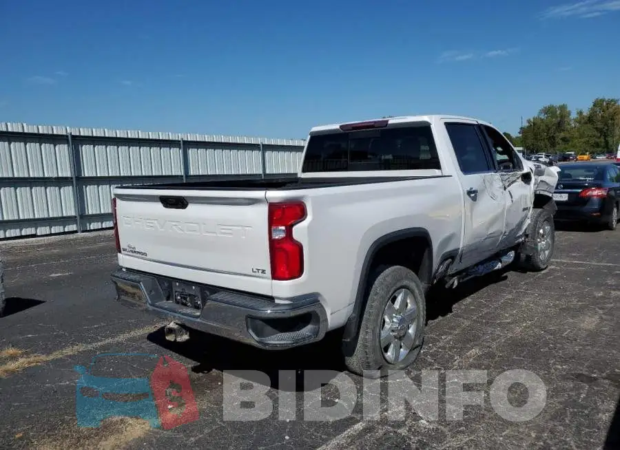 1GC4YPE75LF120838 Photo# 4