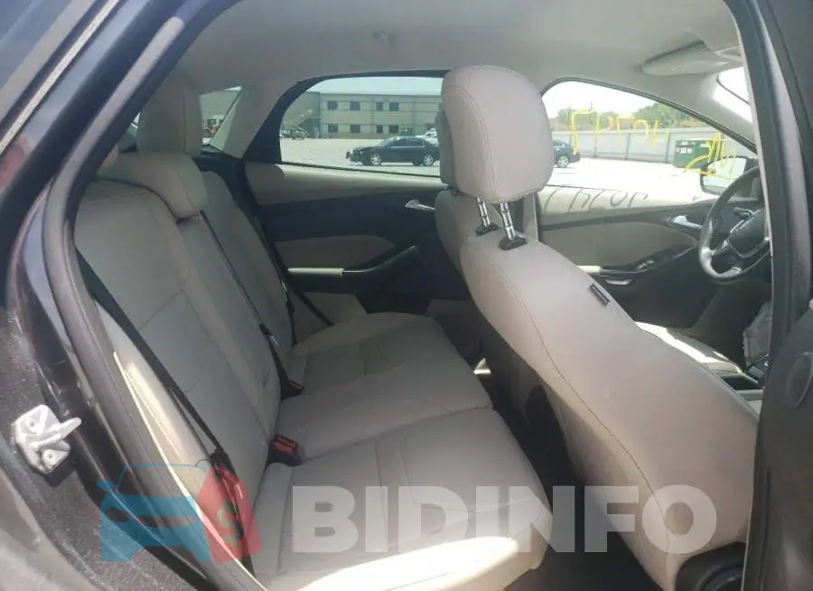 1FADP3R46HL325093 Photo# 6