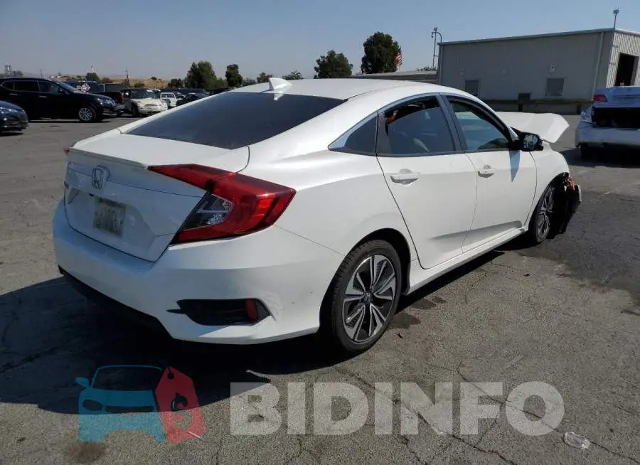 19XFC1F38HE212916 Photo# 4