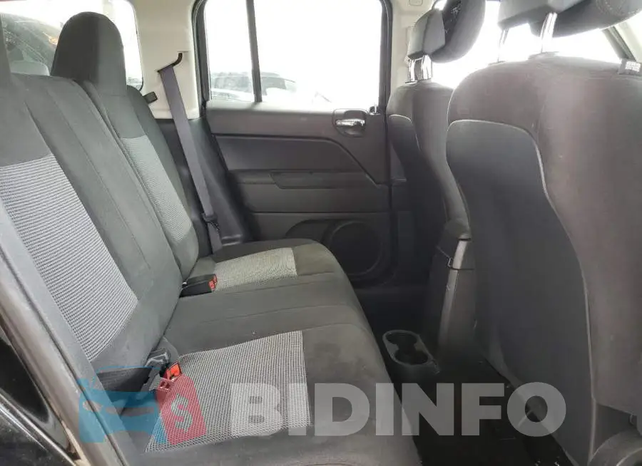 1C4NJPBB5HD121069 Photo# 6