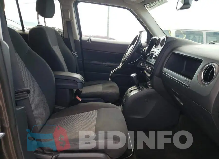 1C4NJPFB6GD727179 Photo# 5