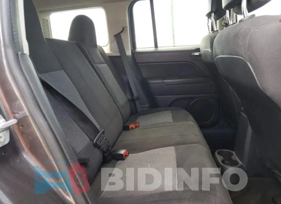 1C4NJPFB6GD727179 Photo# 6