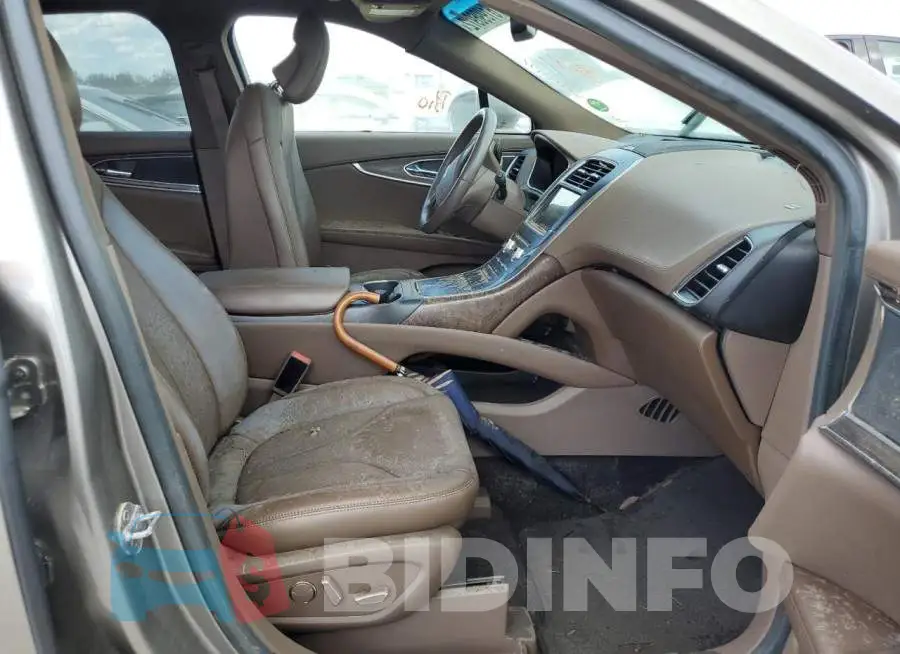 2LMTJ6LRXGBL75832 Photo# 5