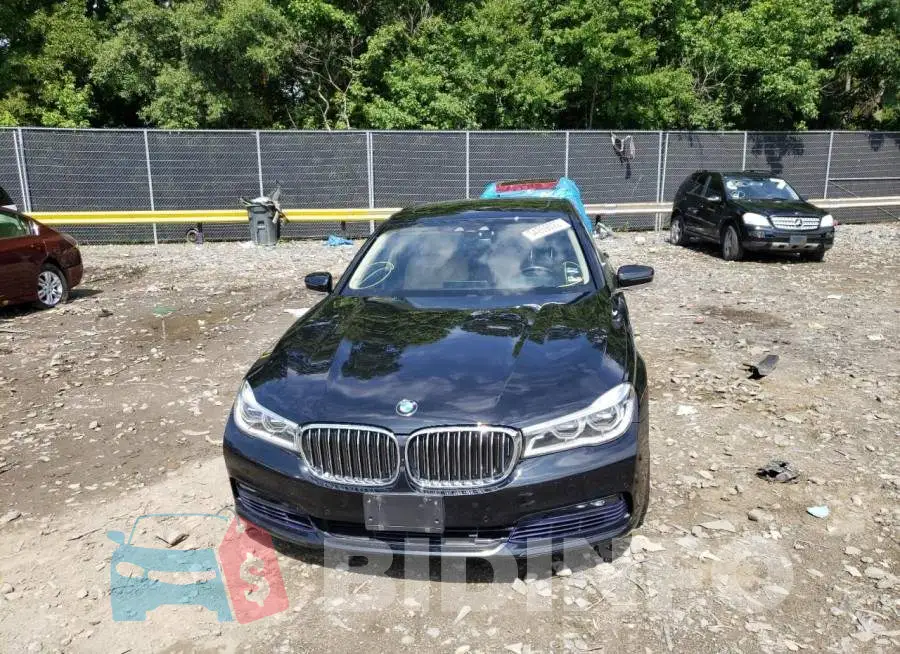 WBA7F2C58GG418742 Photo# 9