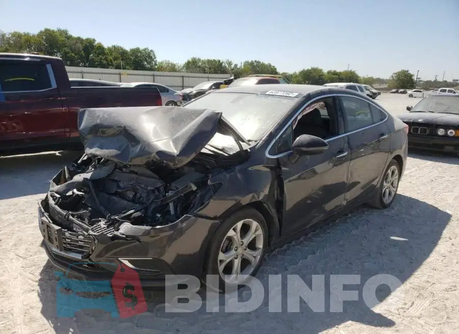 1G1BF5SM7H7162014 Photo# 2